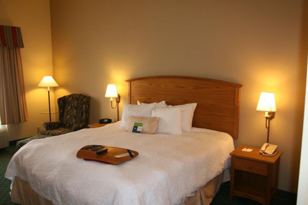 Hampton Inn Гантерсвилл Экстерьер фото