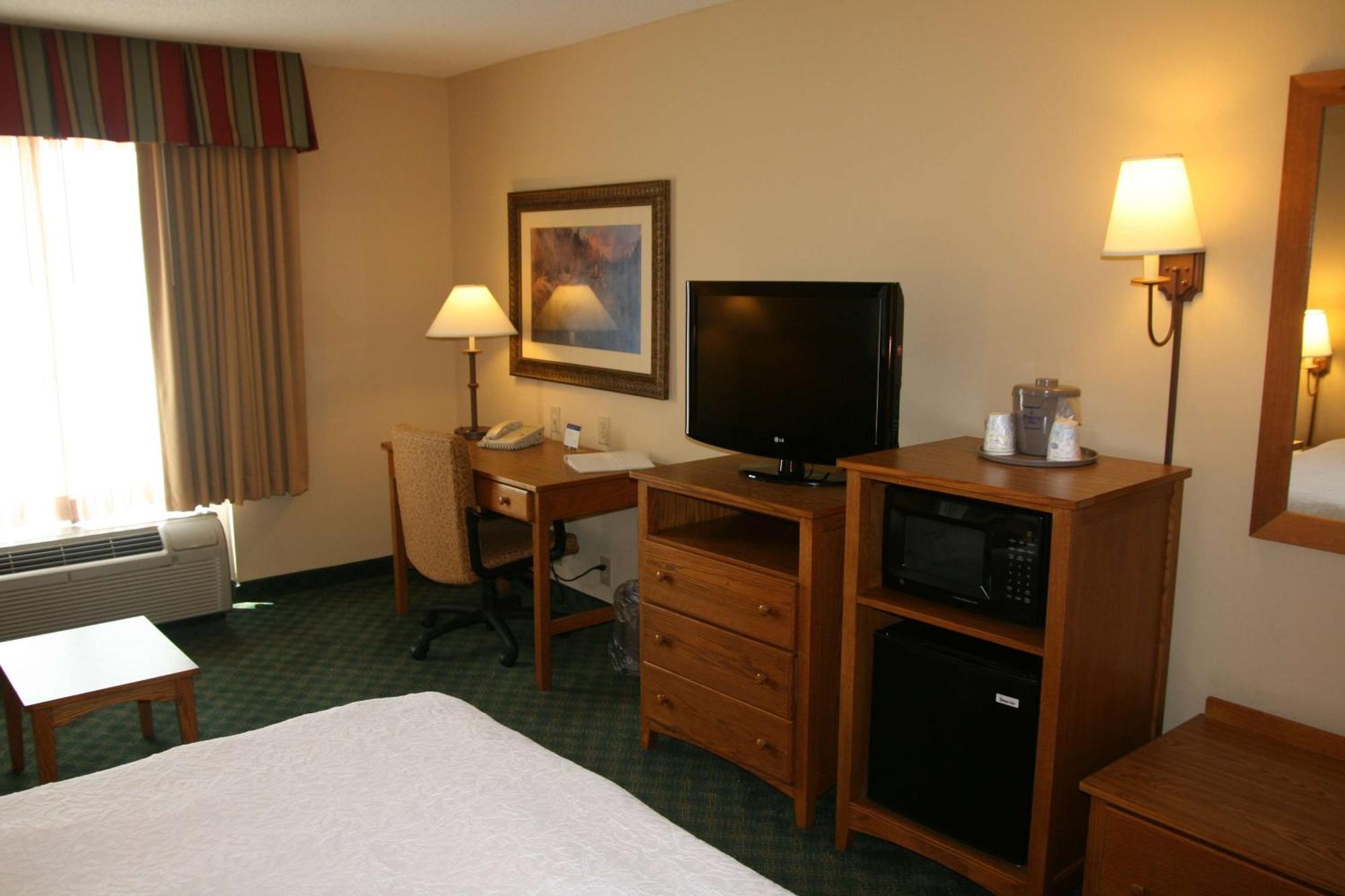 Hampton Inn Гантерсвилл Экстерьер фото